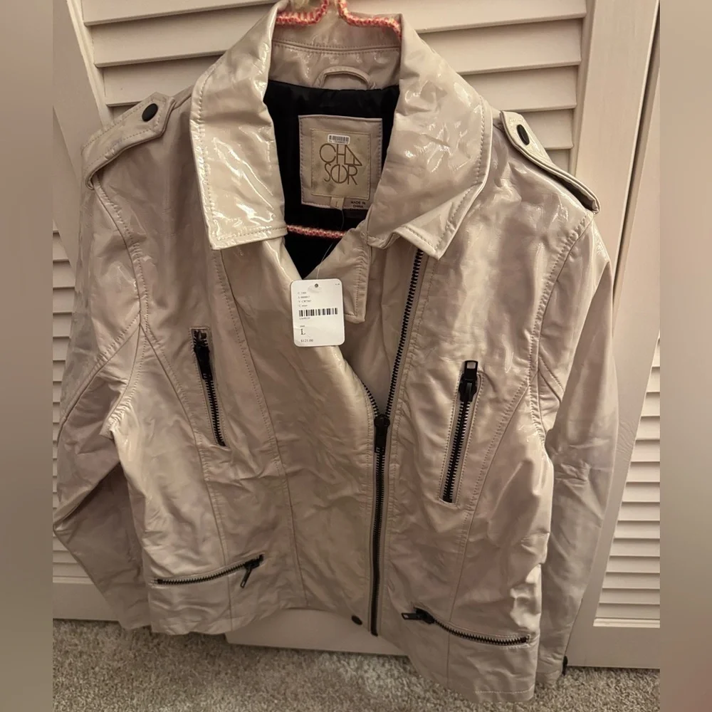 Women's CHASER Moto Jacket, Size Large Beige Tan Pleather NWT Zippers